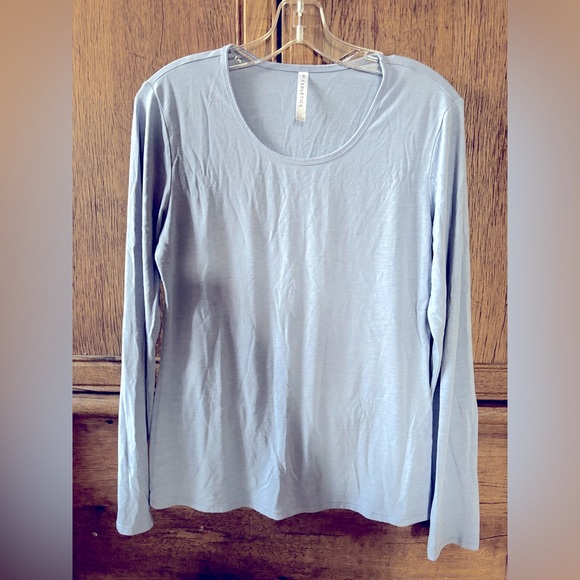 Fabletics RestoreKnit Long Sleeve Tee in Faded Denim, size large - Picture 4 of 7